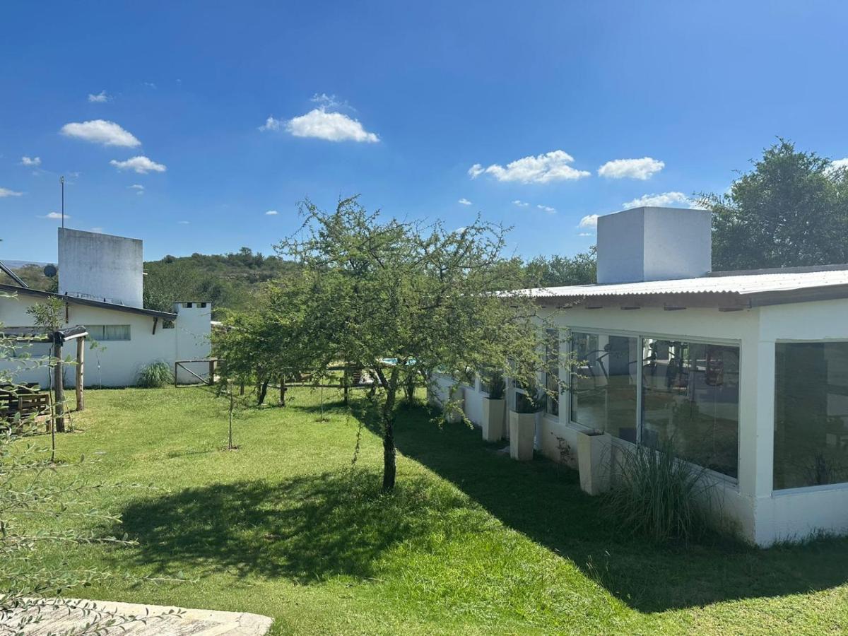 El Rincon De Jose Luis - Cabanas Y Restaurante Tanti Bagian luar foto